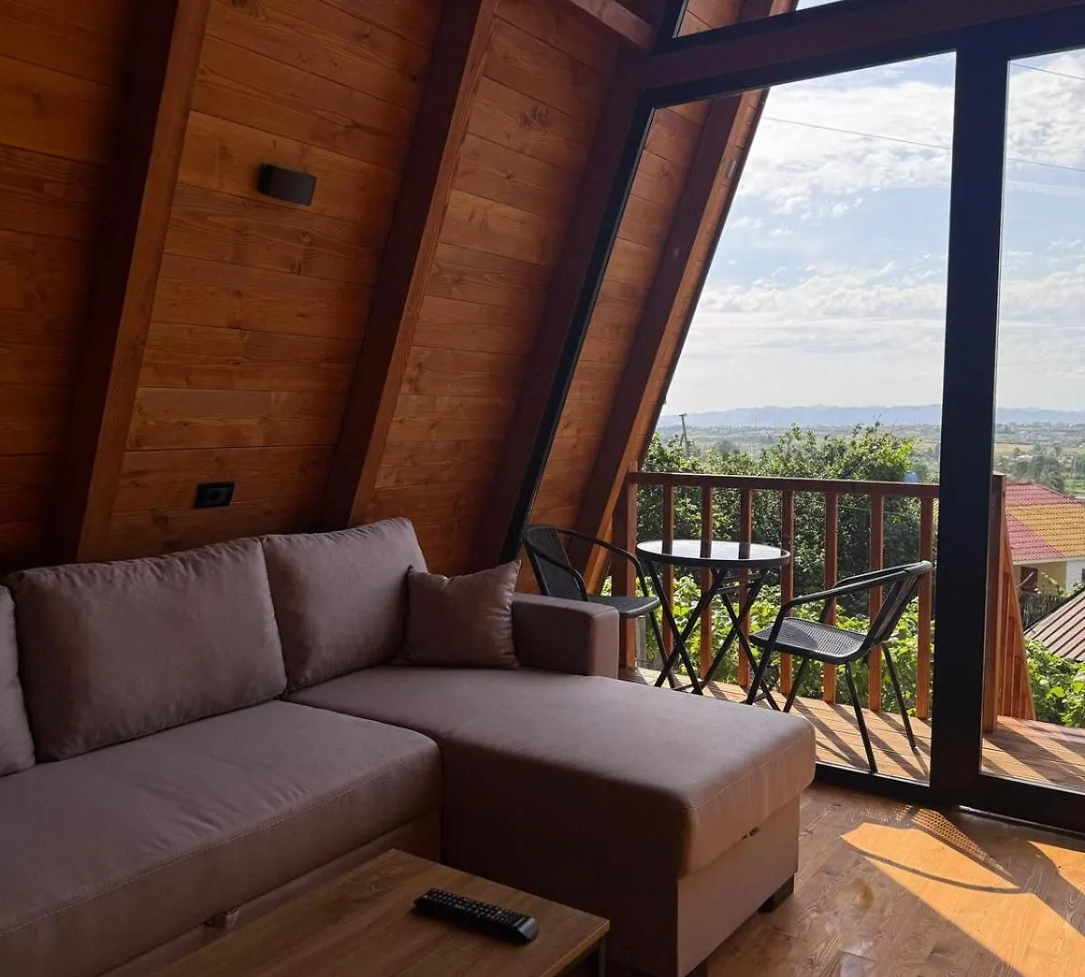 Azalea 2, Cozy Wooden Villa Tiran
